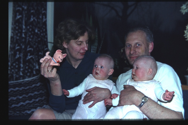 15.Delft feb 1964 Papa,Mama,Brigitte,Marion.JPG